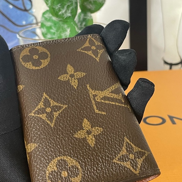 Louis Vuitton 6 key holder - Picture 13 of 13